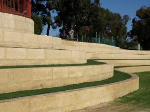Retaining curved